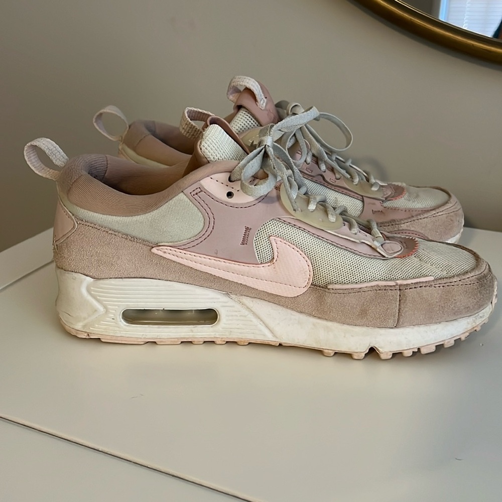 Nike Women’s Air Max Light Pink